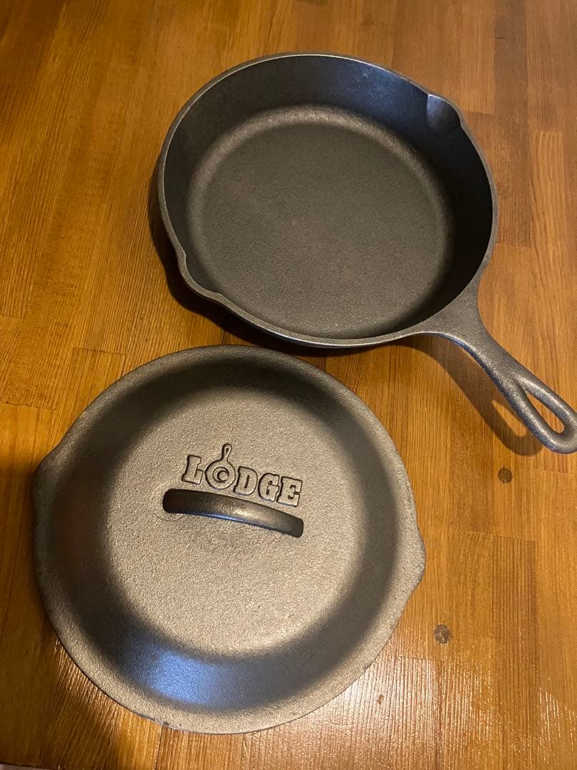 未使用・錆あり/ LODGEのダッチオーブンとスキレット（蓋付）のセット