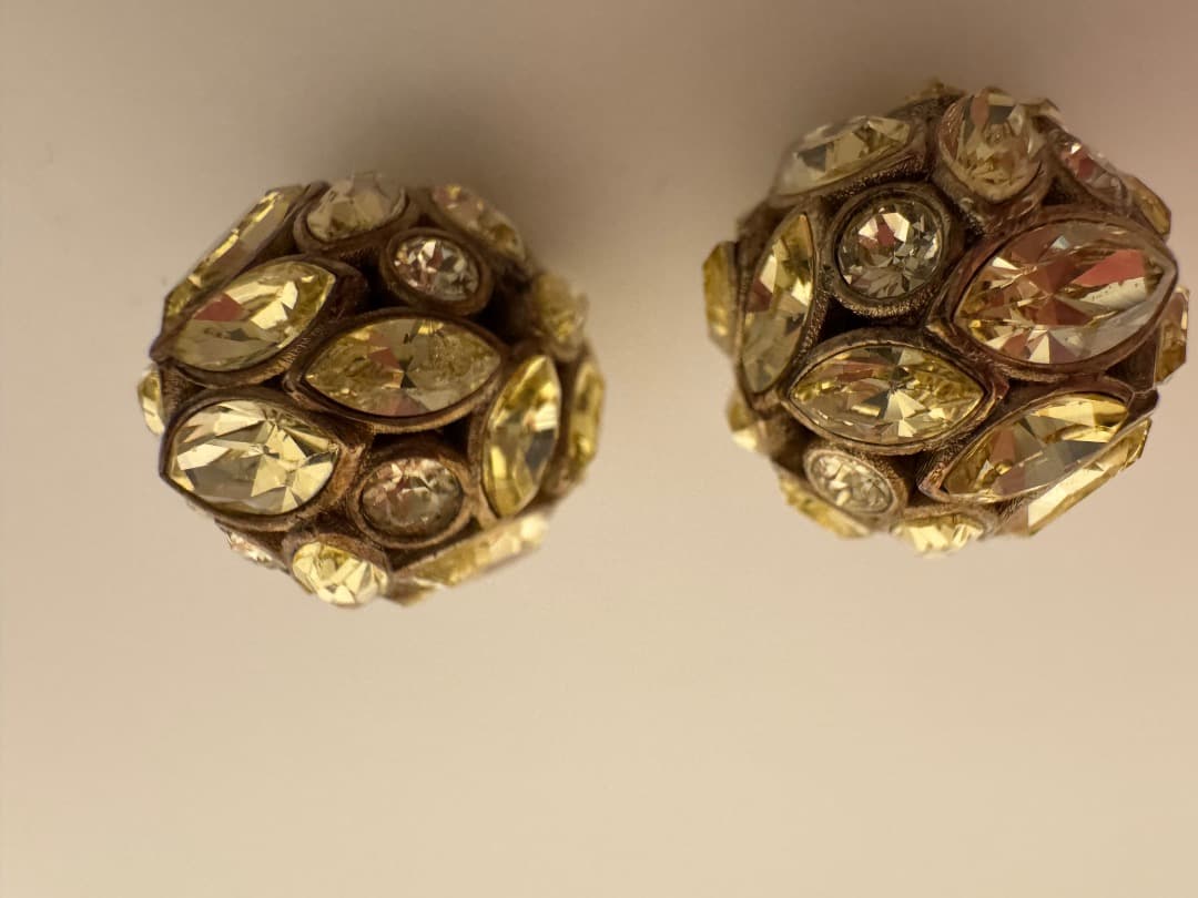 Dior Tribales ピアス クリスタル装飾が華やかなボール型