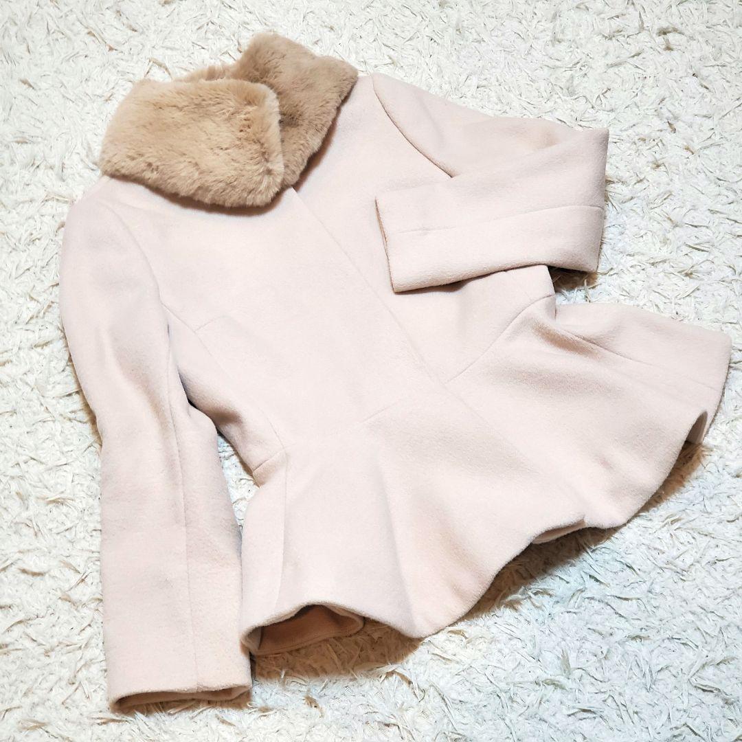 美品 近年モデル 完売JENNE ジェンヌ　ホワイト ペプラムコート Sサイズ