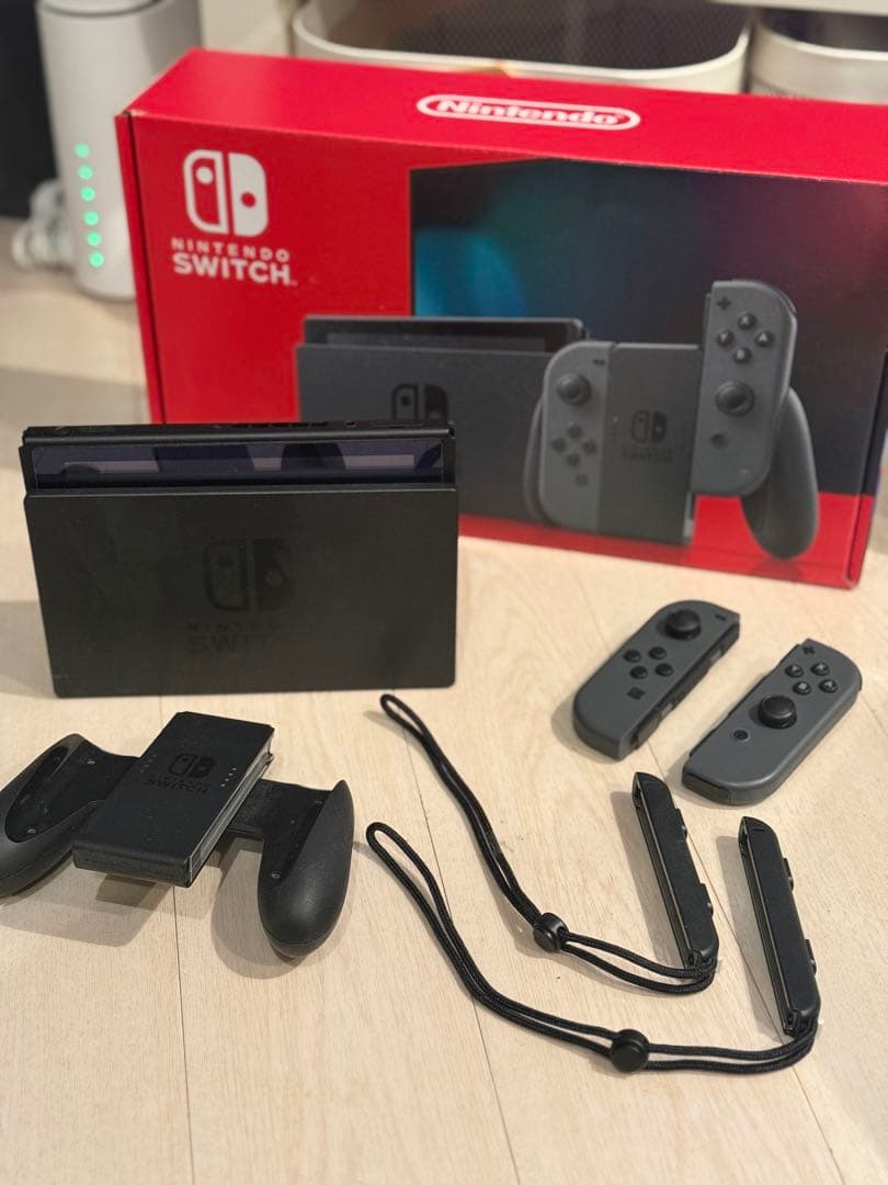 【美品】Nintendo Switch 本体 ブラック 付属品全て揃ってます