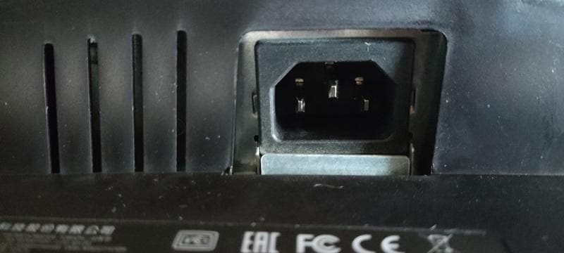 MSI 27インチ湾曲型ゲーミングディスプレイOptix MAG271CQR