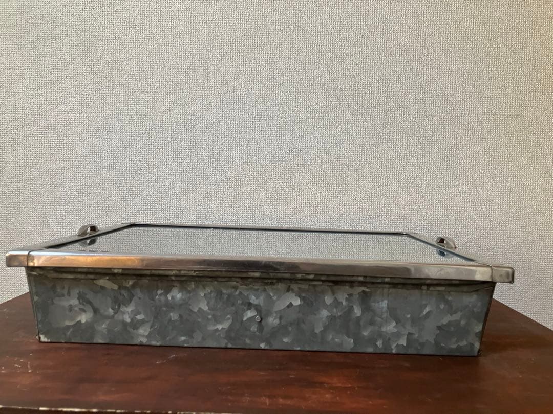 昭和レトロ　ブリキ製ガラス蓋ケース　ブリキ製ショーケース（1枚扉、取り外し可能）