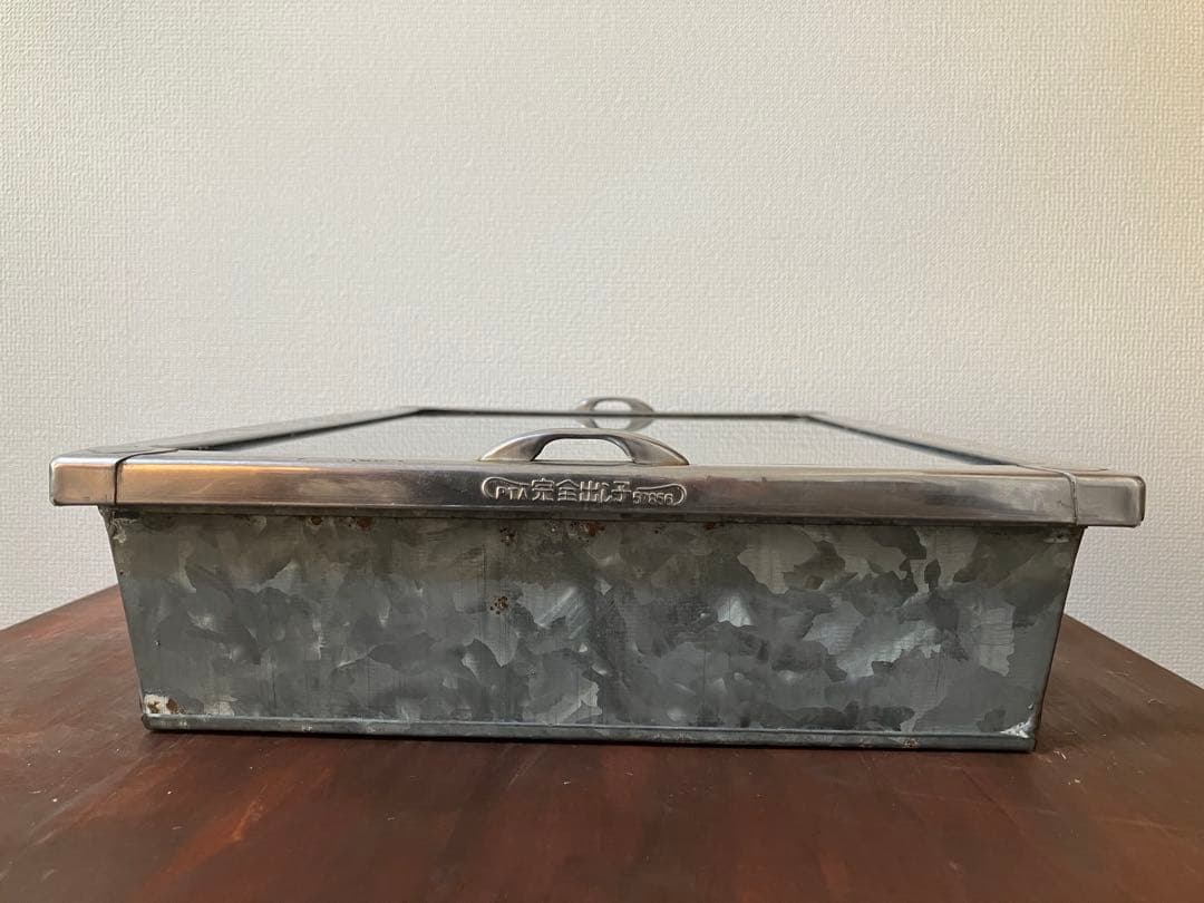 昭和レトロ　ブリキ製ガラス蓋ケース　ブリキ製ショーケース（1枚扉、取り外し可能）