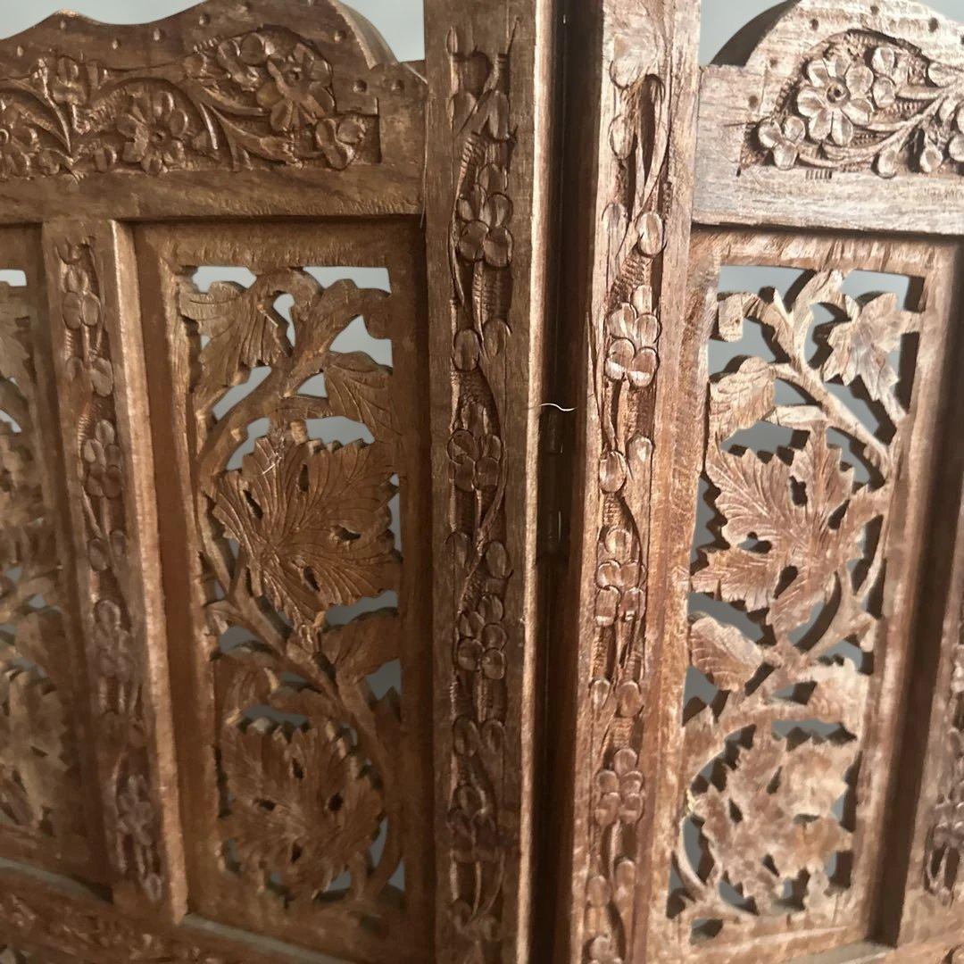 瞬間的お値下げ❣️小さめ木製彫刻入りパーテーション 4パネル