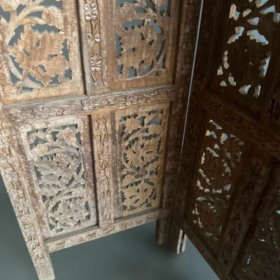 瞬間的お値下げ❣️小さめ木製彫刻入りパーテーション 4パネル