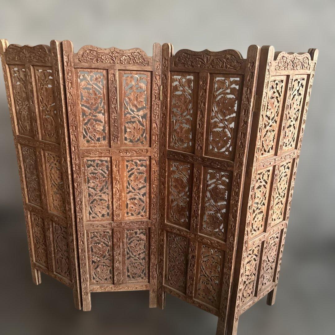 瞬間的お値下げ❣️小さめ木製彫刻入りパーテーション 4パネル