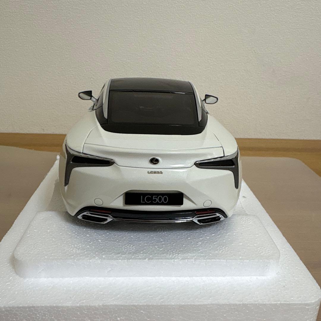 オートアート　LEXUS レクサス　LC500 1/18 ミニカー　ホワイト