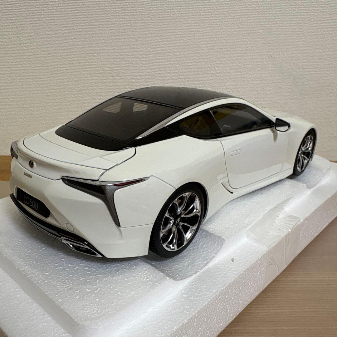 オートアート　LEXUS レクサス　LC500 1/18 ミニカー　ホワイト