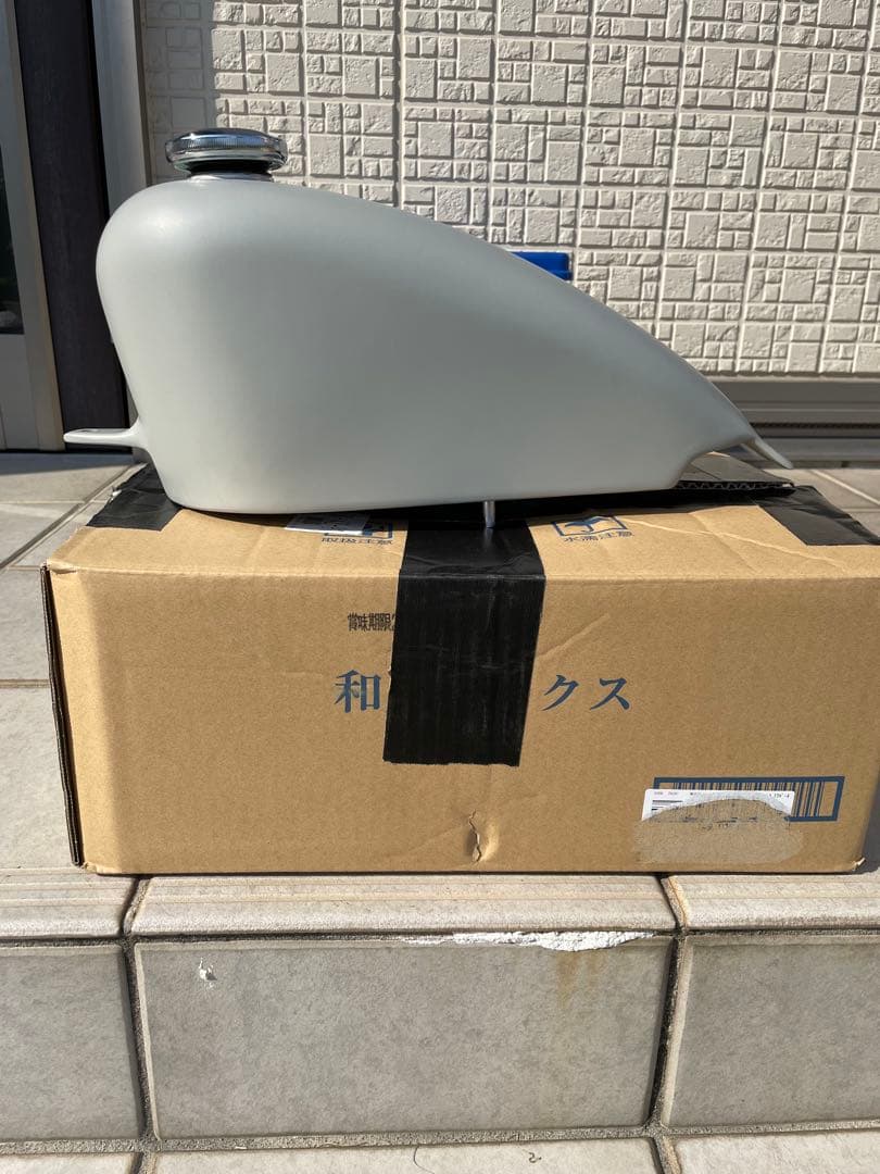 250TR ハイマウント　スポーツスター　タンク　ガレージT&F エストレヤ