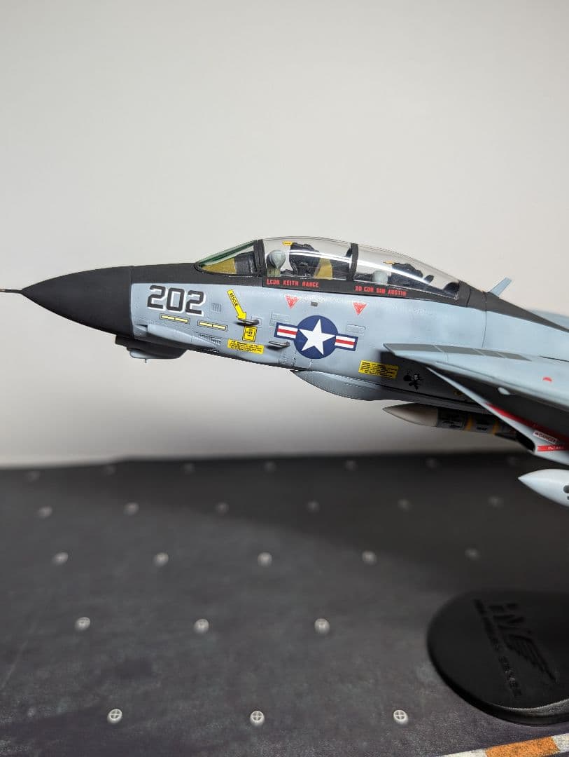 ハセガワＦ−１４Ａ 完成品VF-31トムキャッターズ飛行状態1/72完成品
