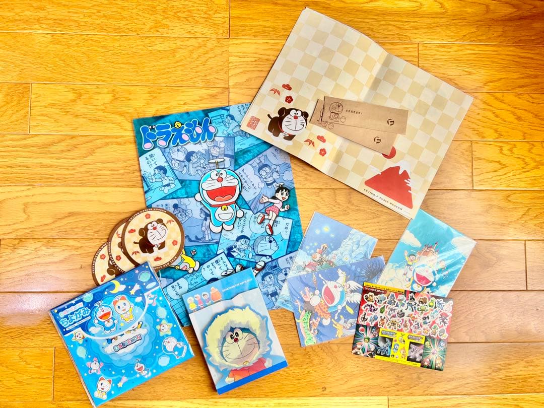 ドラえもん　クリアファイル　ハガキ　メモ帳