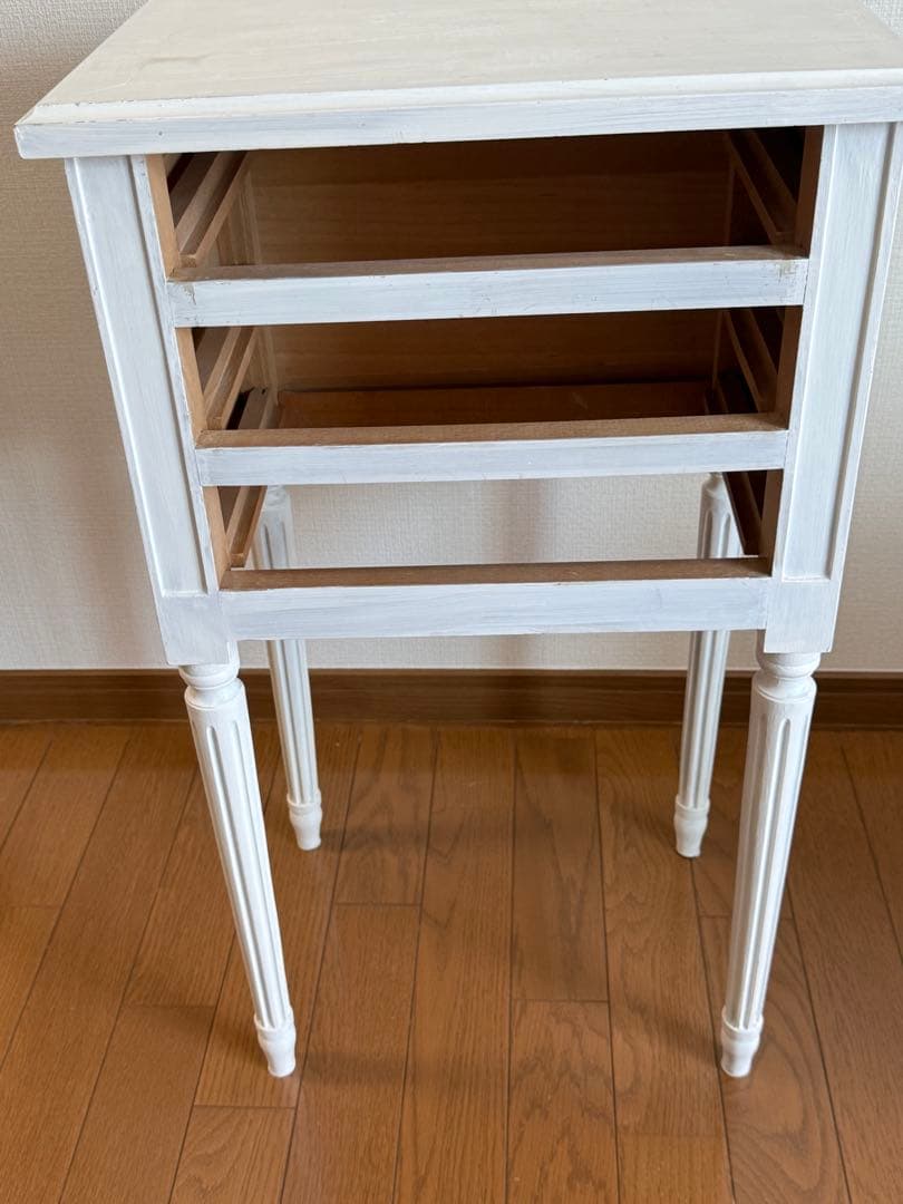 本当は使いたい　泣く泣く出品　アンティーク　サイドテーブル