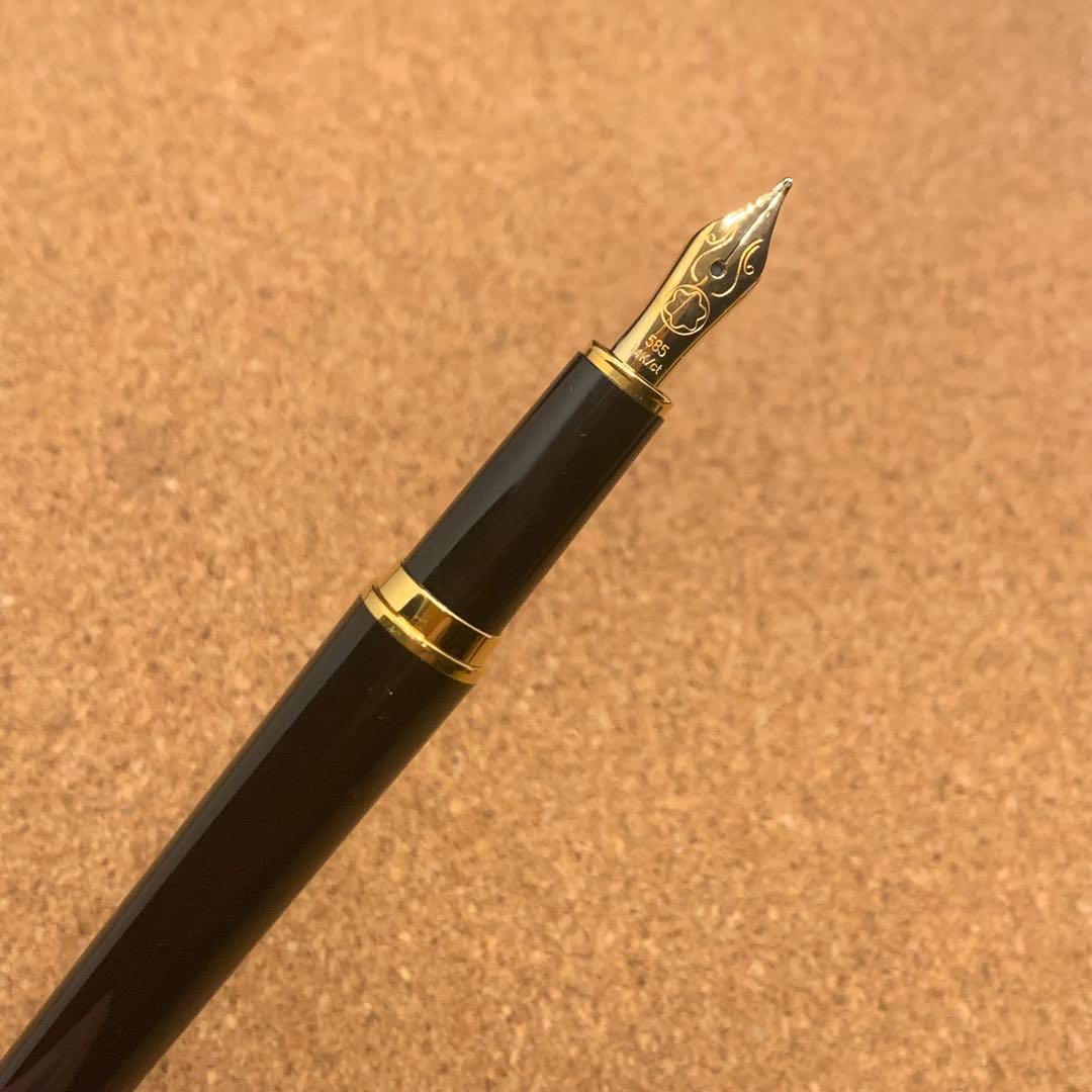 モンブラン　ノブレスオブリージュ　万年筆　黒　14K