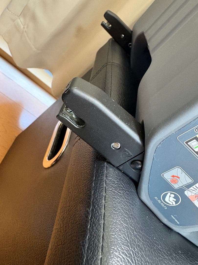 Combi 回転式チャイルドシート グレー JP-590