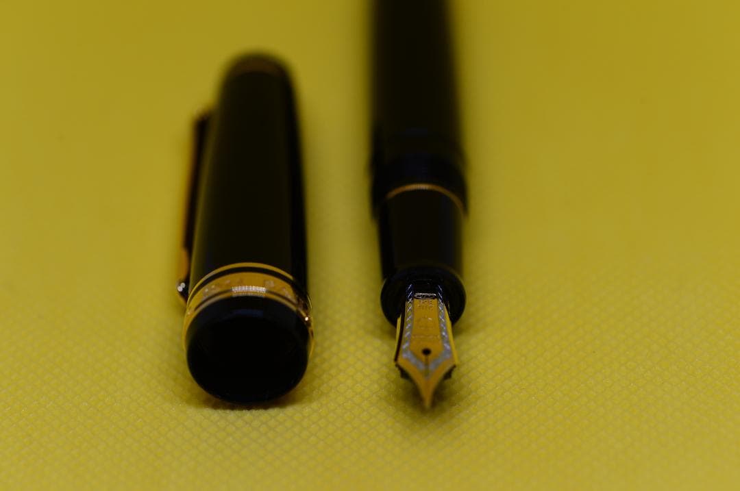 セーラー万年筆　プロフェッショナルギア金　中細字　(H-MF)