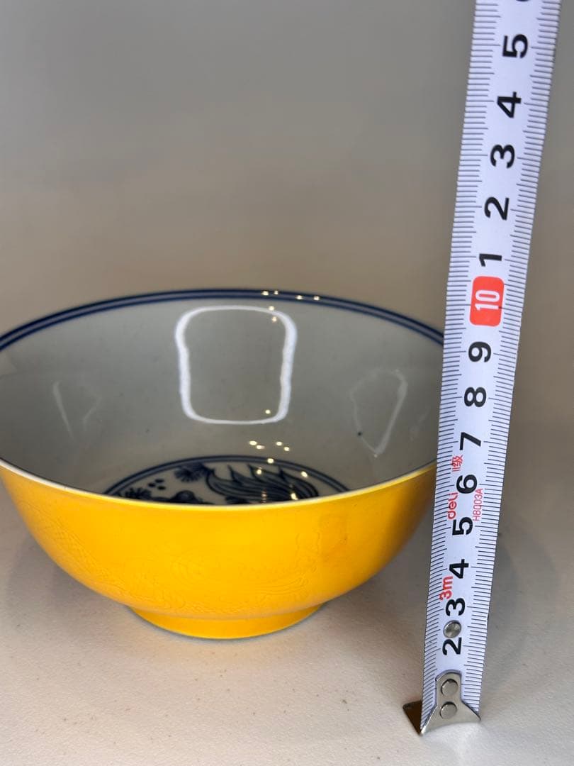 中国大清光緒年製 黄釉青花金魚文小碗 外側に暗刻の双龍戯珠文 骨董品コレクション