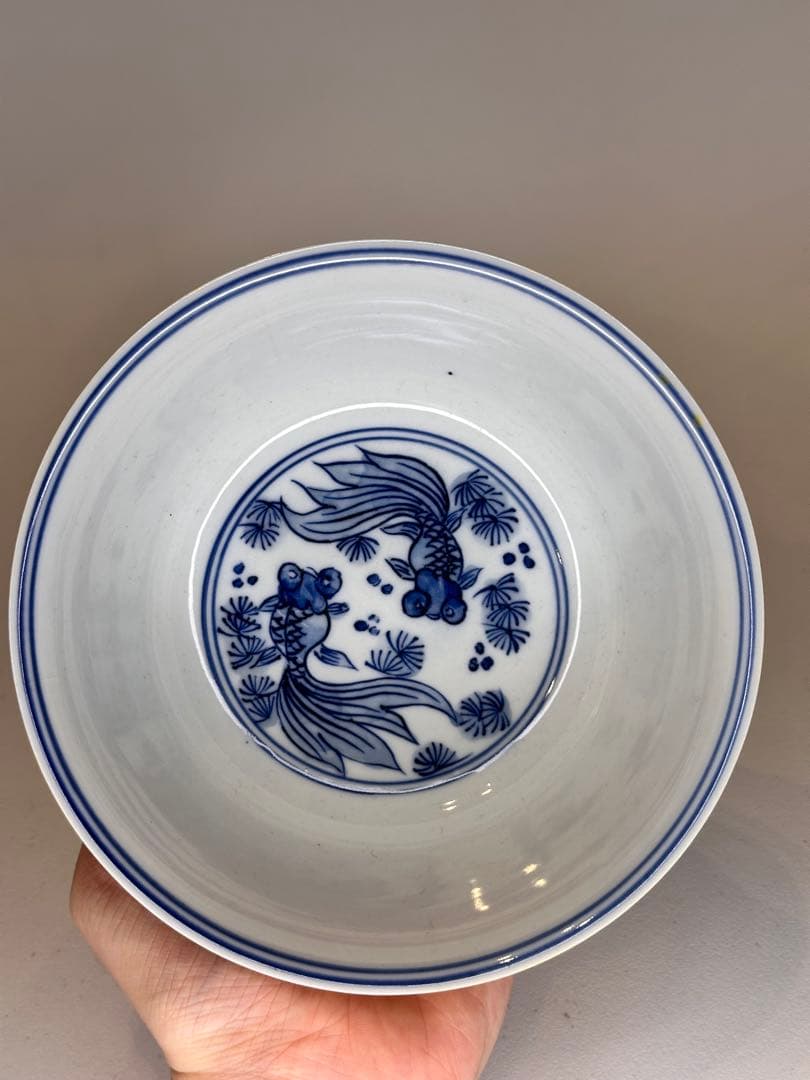 中国大清光緒年製 黄釉青花金魚文小碗 外側に暗刻の双龍戯珠文 骨董品コレクション