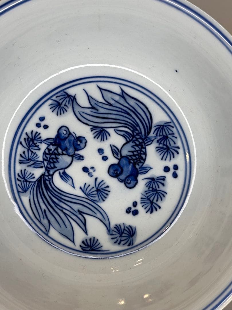 中国大清光緒年製 黄釉青花金魚文小碗 外側に暗刻の双龍戯珠文 骨董品コレクション