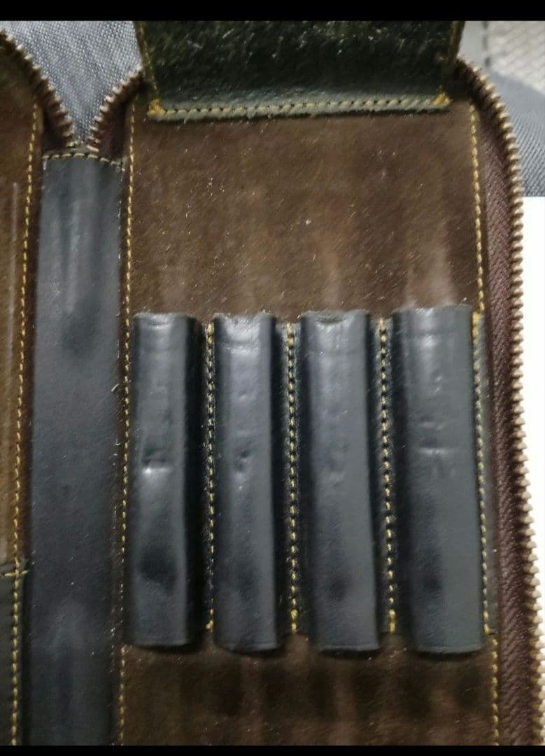 バハギア ラウンドジップペンケース クレイジーホース ネイビー