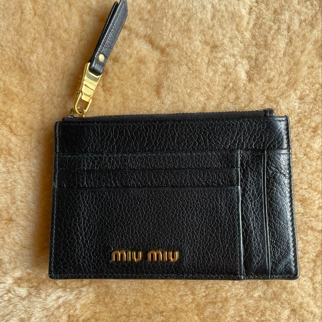 ストラップ付きケース（黒）