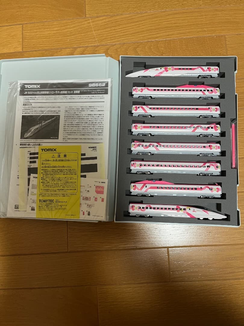 TOMIX Nゲージ　ハローキティ新幹線 8両 セット 98662