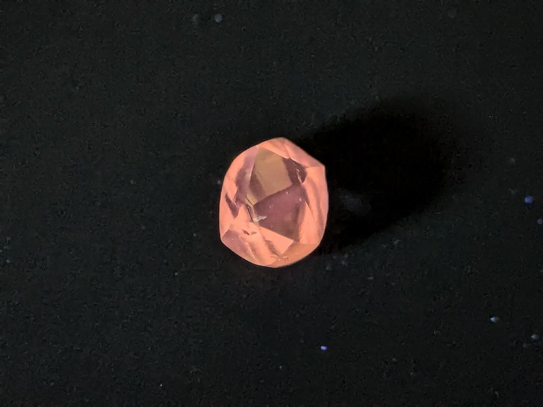 蛍光ダイヤモンド原石４色セット　計0.411カラット　ボツワナ産