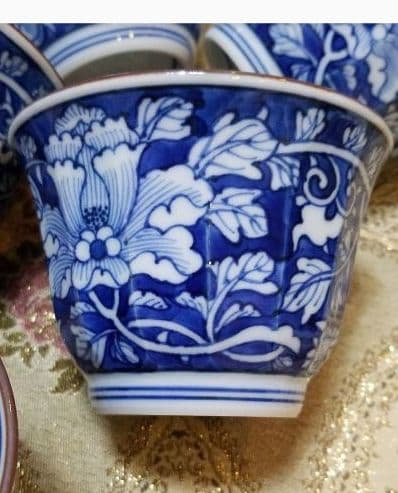 染め付けの美しい陶印いりお湯飲みです