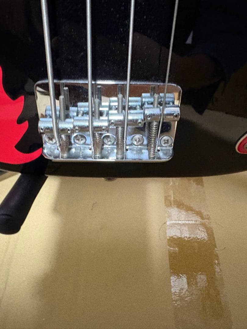 ベース Squier Pete Wentz Precision Bass