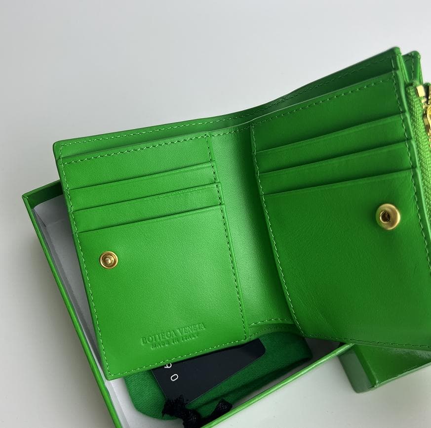 【本日発送】 グリーンレザー二つ折り財布