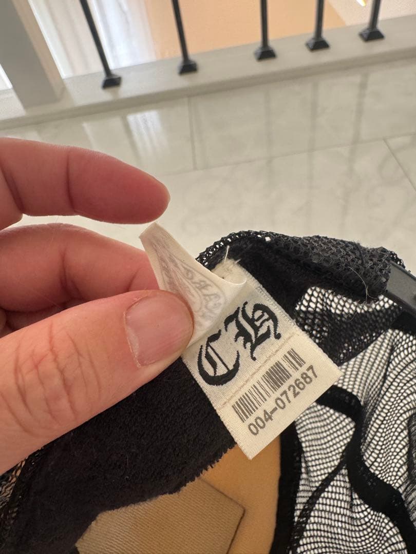 クロムハーツのトラッカーキャップ（CHパッチ・ブラック×ホワイト）