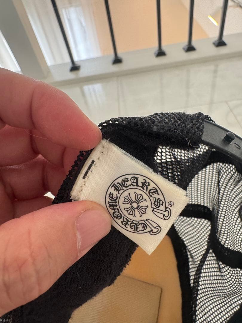 クロムハーツのトラッカーキャップ（CHパッチ・ブラック×ホワイト）