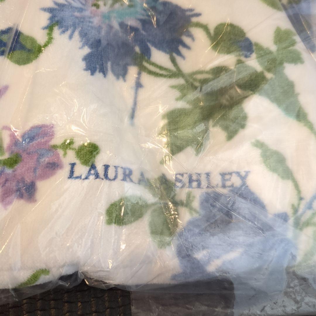 ■新品■LAURA ASHLEY フラワーパターン バスタオル 2枚セット