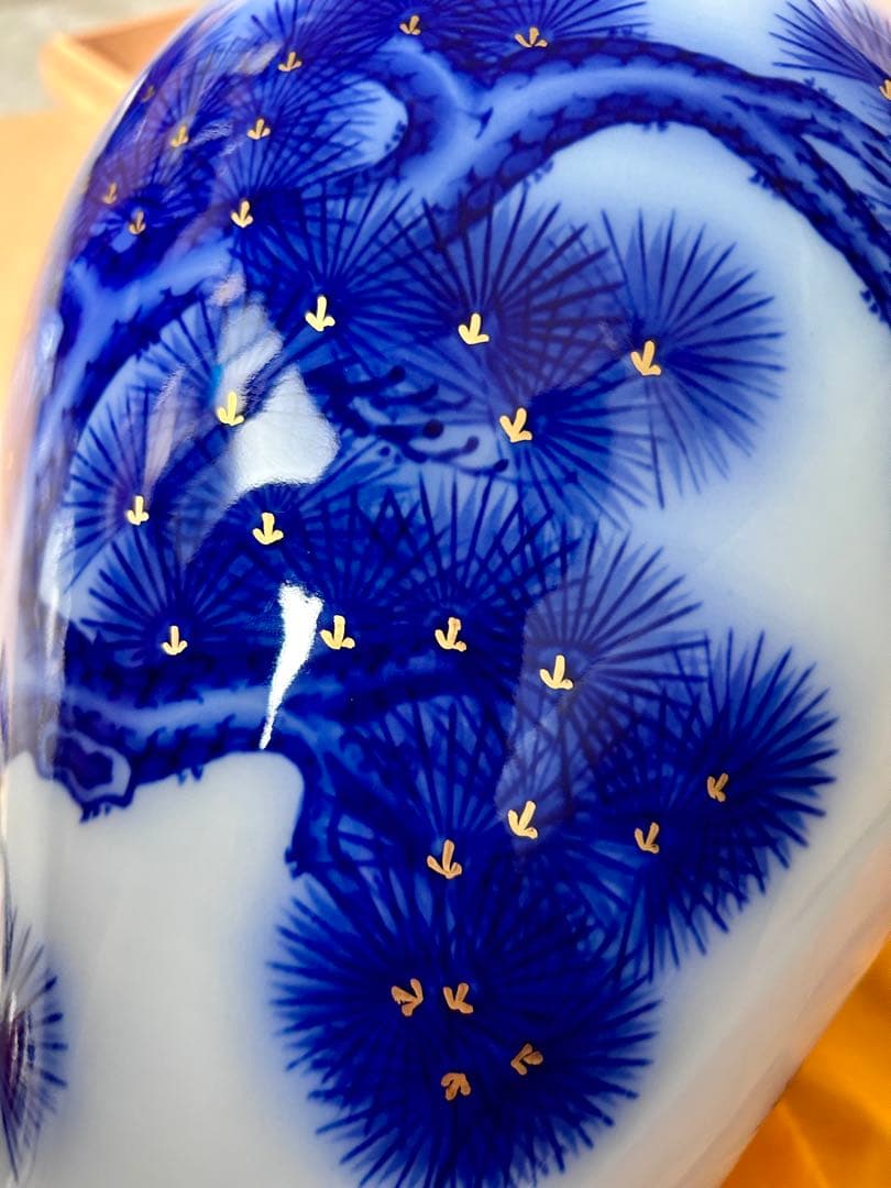 花瓶 香蘭社 花器 染錦模様　老松文 染付金彩　高さ約35cm磁藝工房謹製