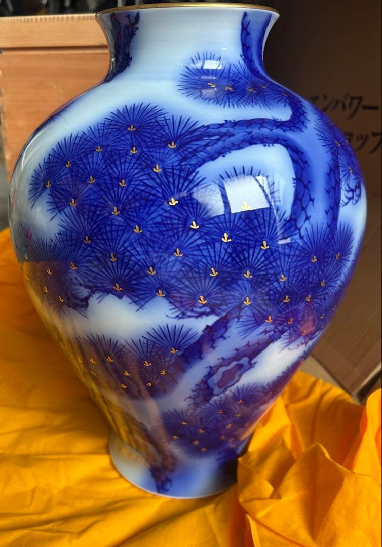 花瓶 香蘭社 花器 染錦模様　老松文 染付金彩　高さ約35cm磁藝工房謹製