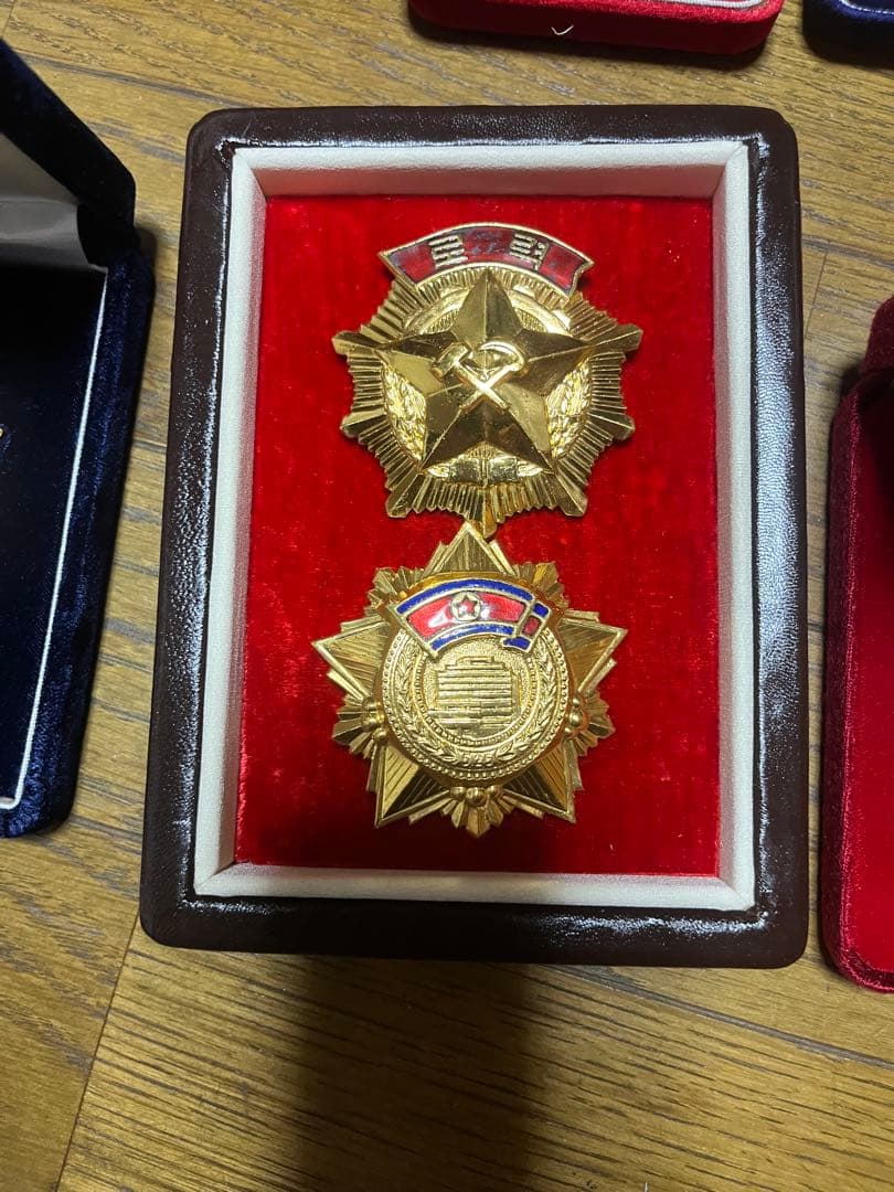 ド*ス様 北朝鮮　勲章メダル