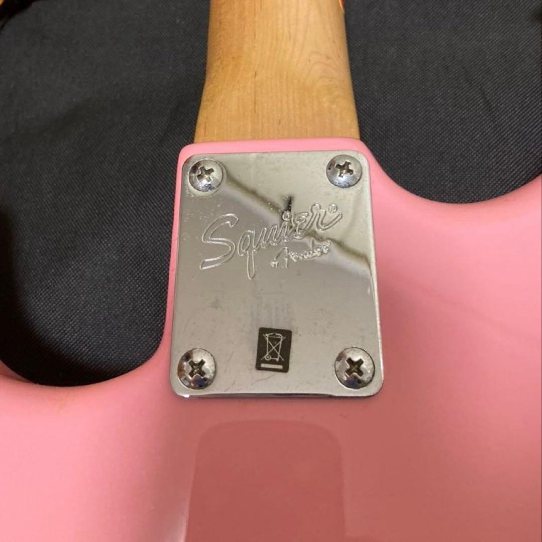 Squier Stratocaster ギター ピンク ホワイト バンド 初心者