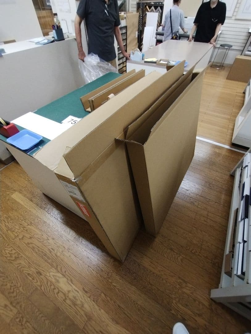 ユニフォームケース（Lサイズ）／両面通常アクリル／前開き式／ビターフレーム