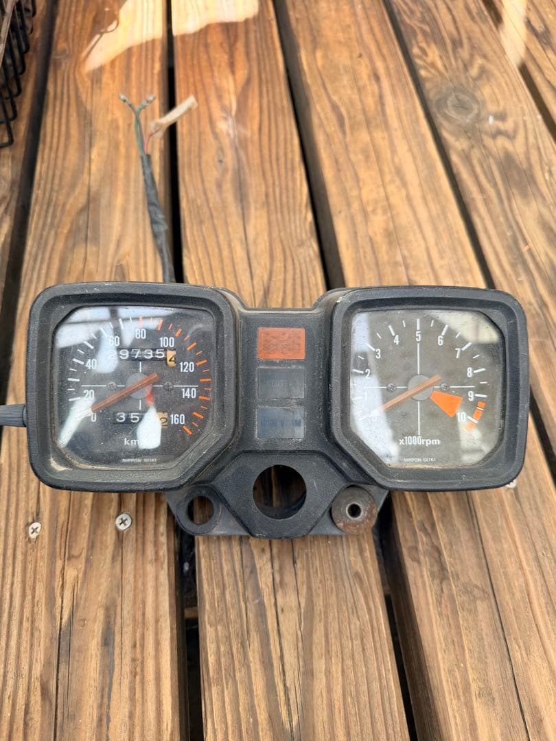 ホンダのCB250RSのメーターパネル