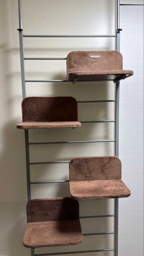 ボンビアルコン　キャットタワー