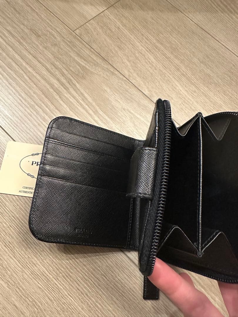 PRADA 二つ折り ケース サフィアーノレザー