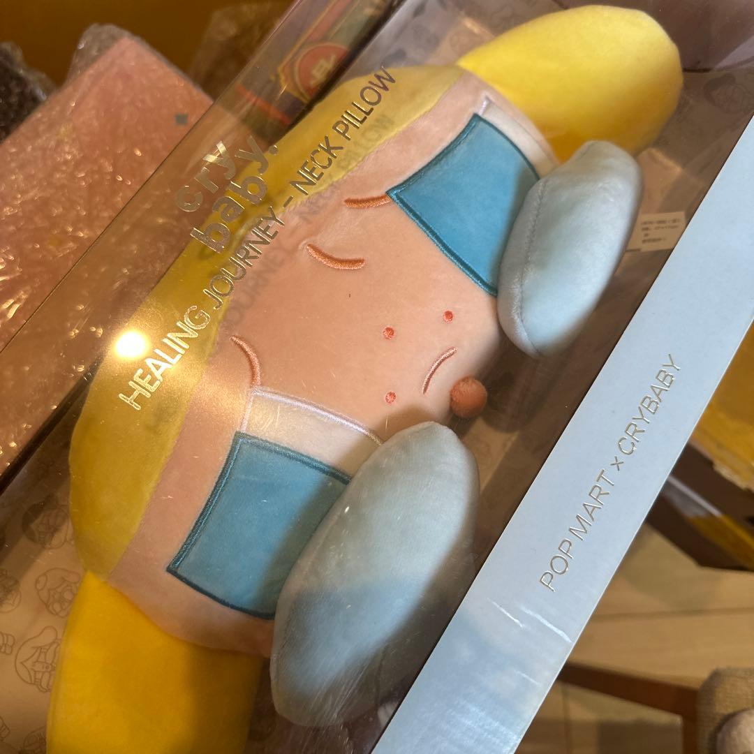 えっこ　POPMART CRYBABY NECK PILLOW ネック枕