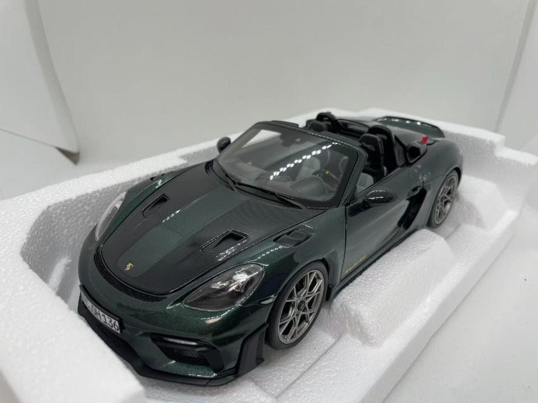 304-046 ノレブ 1/18 ポルシェ スパイダー 718