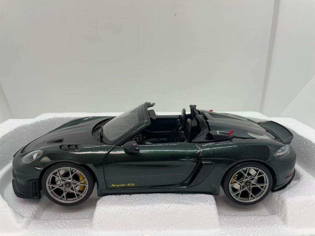 304-046 ノレブ 1/18 ポルシェ スパイダー 718