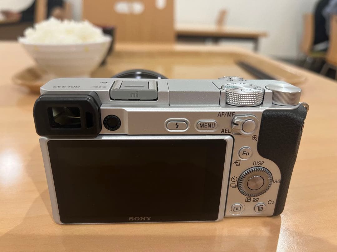 SONYα6400シルバーボディ+16-50mmレンズキット美品➕メモリーカード