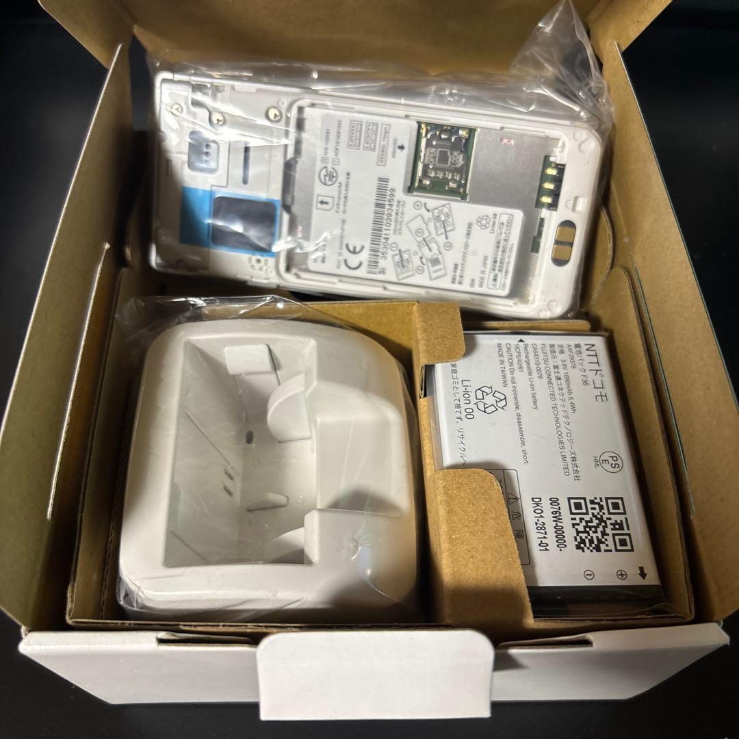 docomo arrows F-03L ケータイ