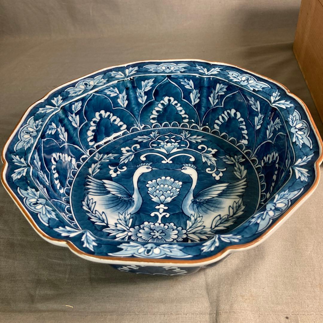 【源右衛門】古伊万里の伝統　日本の名窯　舘林源右衛門作　染濃双鳥文　花形大深鉢