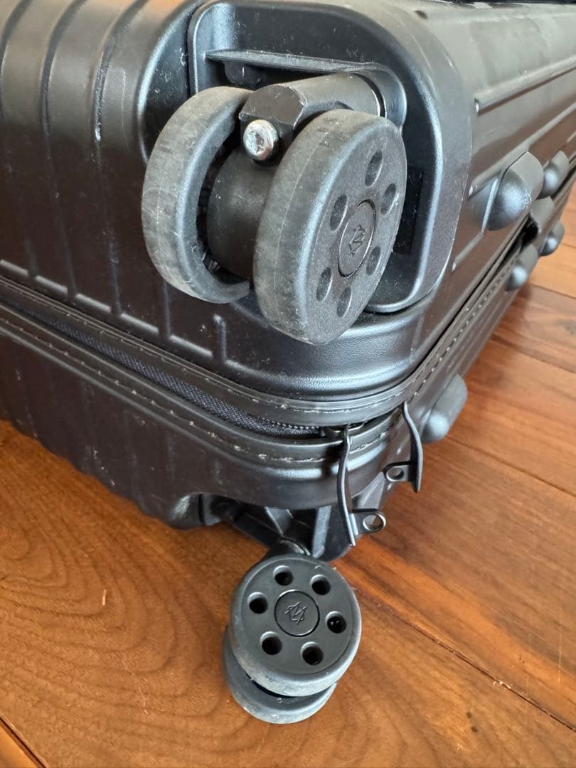 使用1度のみRIMOWA ESSENTIAL SLEEVE Cabin