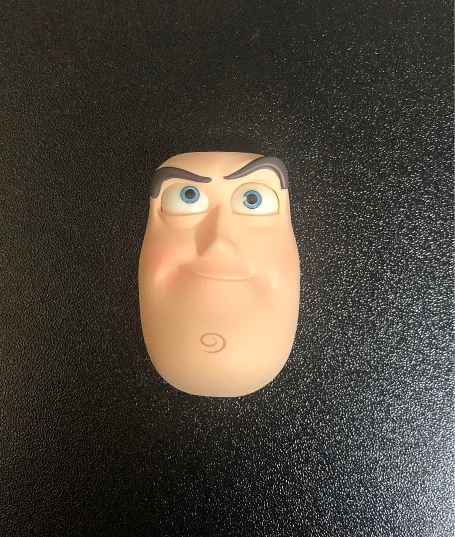 トイストーリー　リアルポージングフィギュア　バズ・ライトイヤー　ヘッドパーツ付き