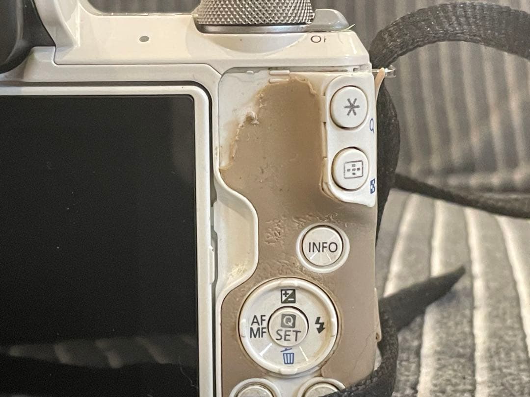 Canon EOS Kiss M ボディ&標準ズームレンズ