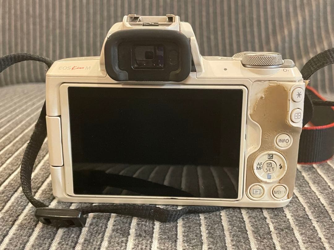 Canon EOS Kiss M ボディ&標準ズームレンズ